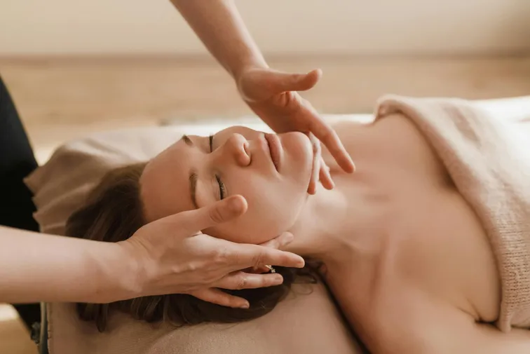 Face massage treatment