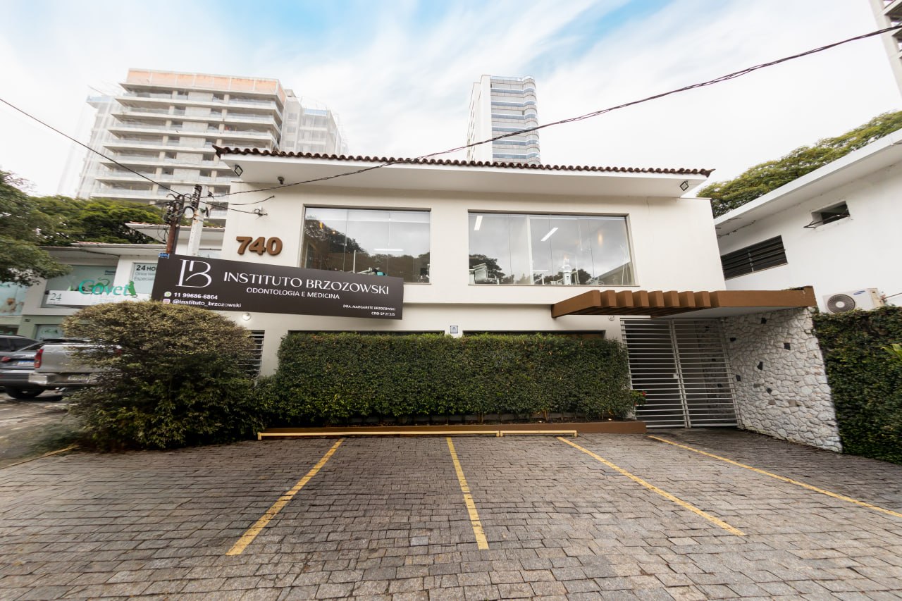 Fachada do Instituto Brzozowski